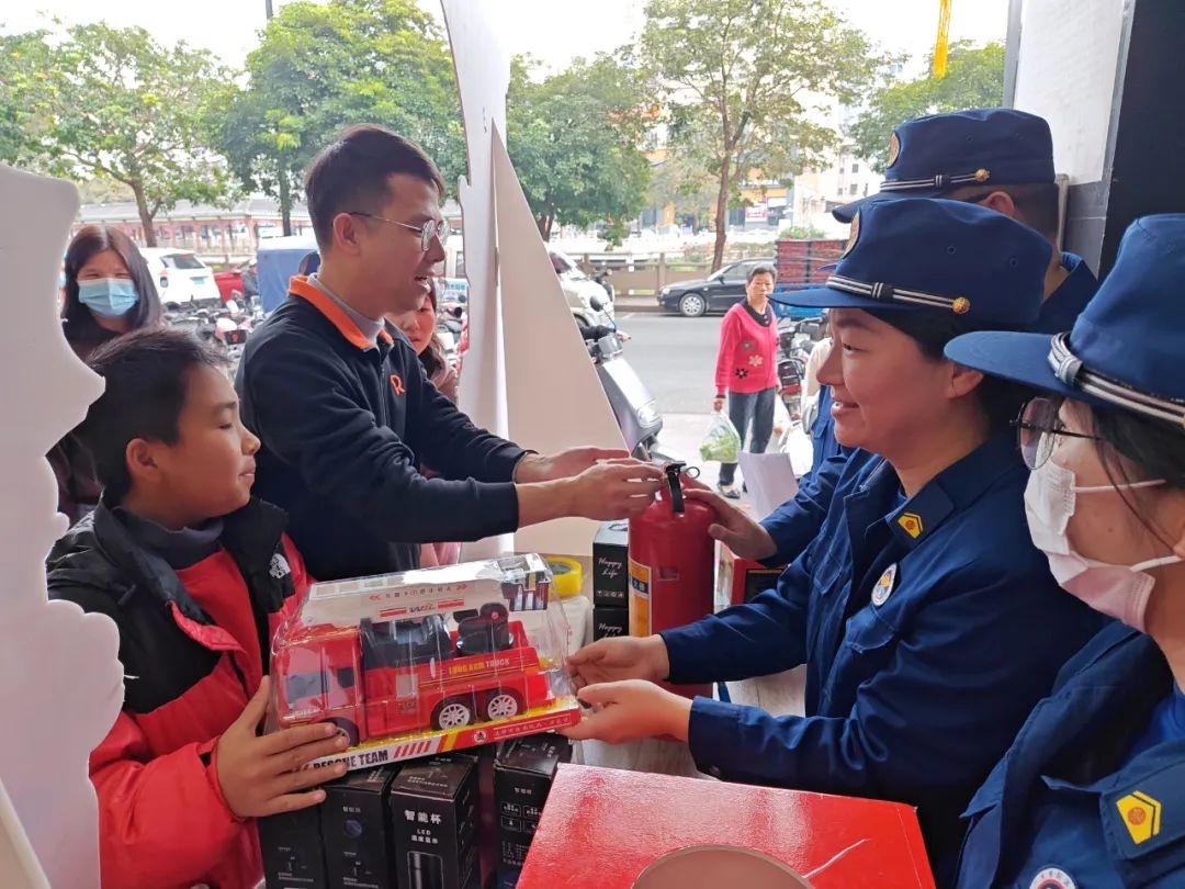 春节前消防安全大行动！陆丰市消防救援大队如何让居民把安全知识带回家？  第7张