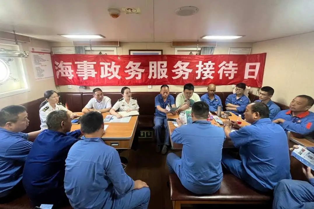 南京港迎来史上最大集装箱船！3万吨级巨轮如何刷新长江航运纪录？  第7张