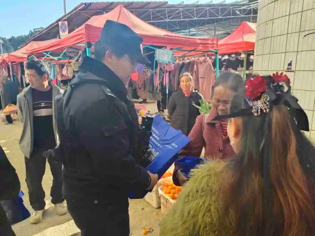 1 月 24 日文山市小街镇街天，多部门联动保障交通、化解矛盾、法治宣传，多牛？  第3张
