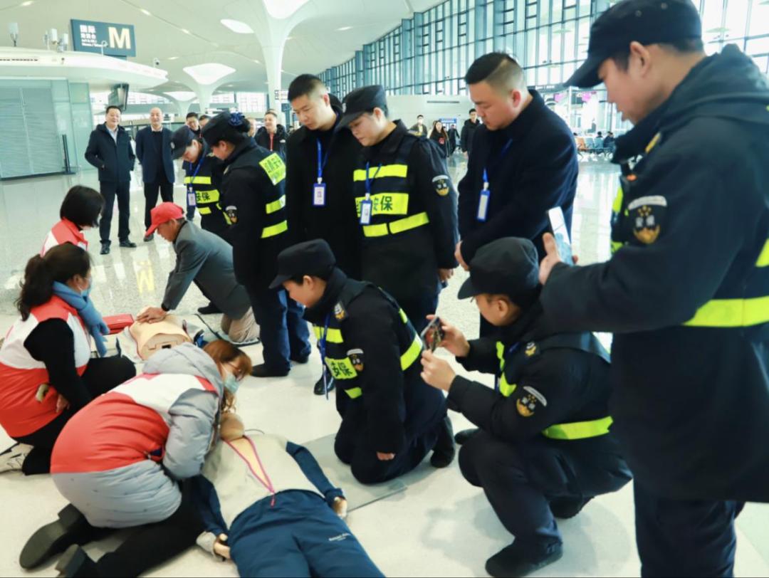 2025年春运！中国红基会滴滴项目捐2万急救包，能否保障群众出行安全？  第10张