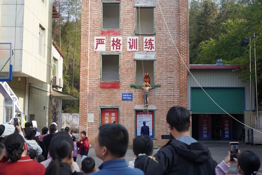 寒假安全不放假！1月25日平远大队消防队站开放日，你准备好探秘消防器材了吗？  第14张