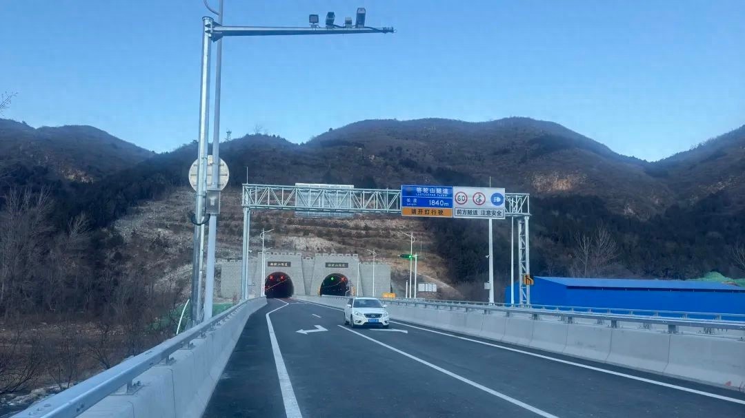 怀柔区雁栖湖北二路通车，市民出行时间缩短20分钟！你准备好体验了吗？