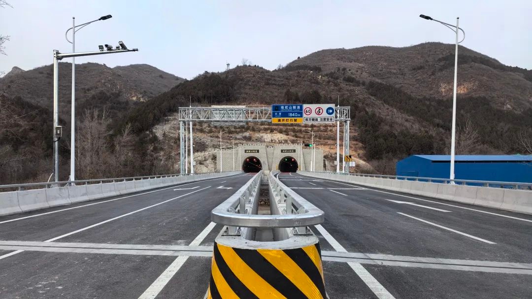 怀柔区雁栖湖北二路通车，市民出行时间缩短20分钟！你准备好体验了吗？  第2张