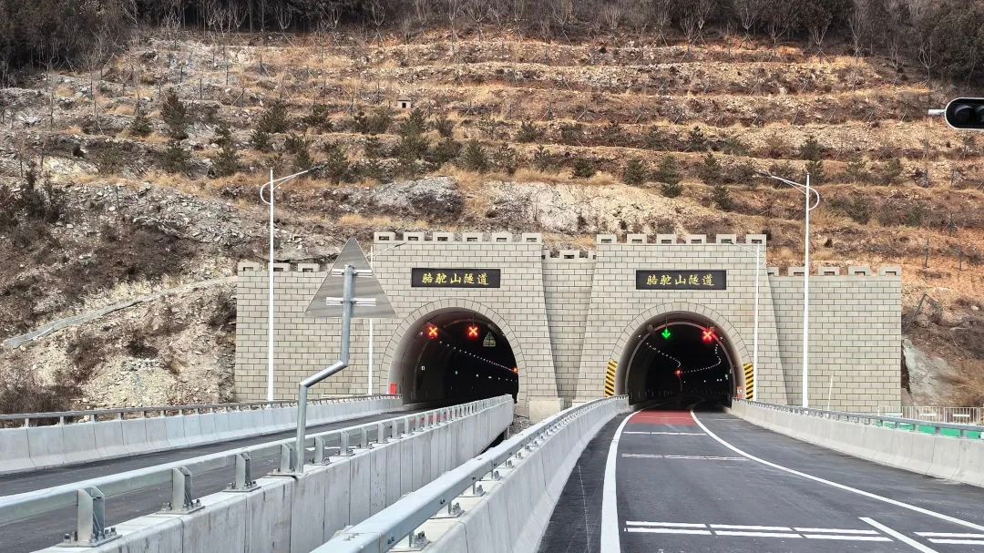 怀柔区雁栖湖北二路通车，市民出行时间缩短20分钟！你准备好体验了吗？  第6张