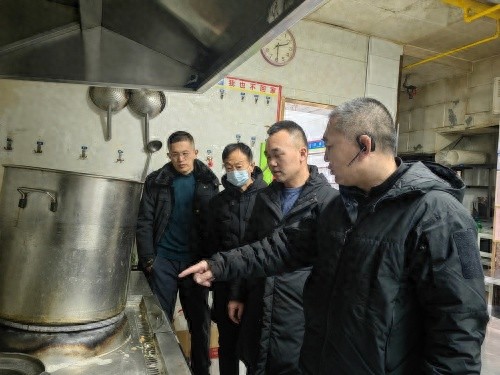 春节临近年夜饭需求高涨！市市场监管局多措并举保障年夜饭食品安全，你放心了吗？  第1张