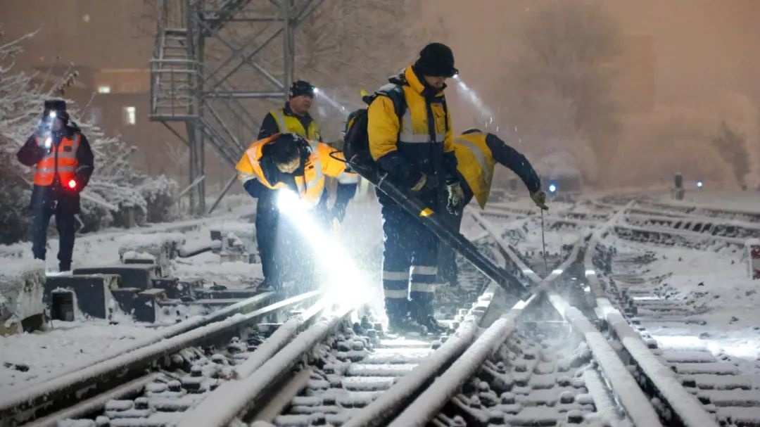 春节遭遇风雪寒潮！8000余职工守护7000余组道岔，国铁沈阳局如何护你平安回家？  第2张