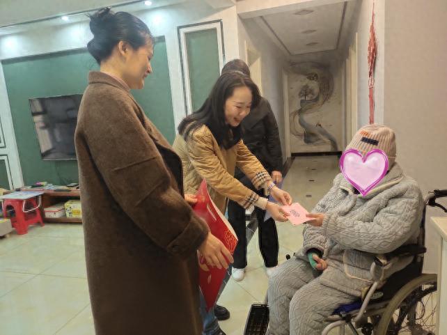 春节将至！宿州经开区妇工委执委大走访，40余人慰问30户困境妇儿家庭暖人心  第1张