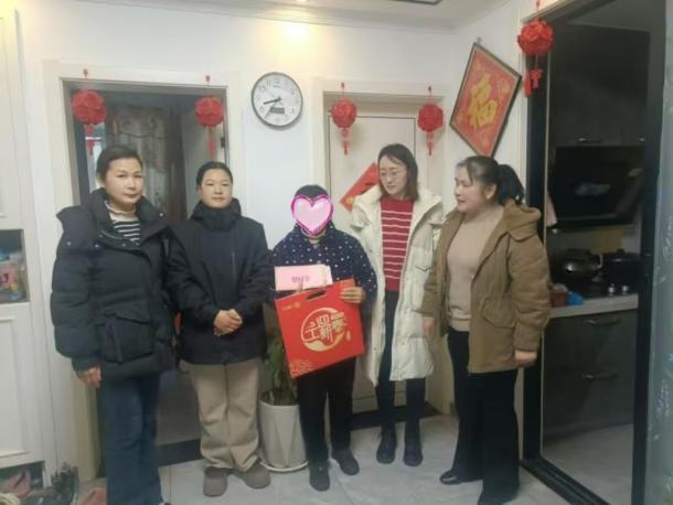 春节将至！宿州经开区妇工委执委大走访，40余人慰问30户困境妇儿家庭暖人心  第5张