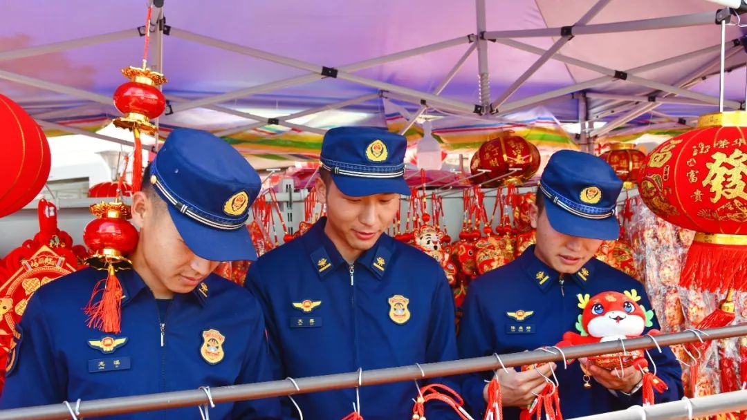 想知道西双版纳森林消防大队勐腊中队蓝朋友们准备了啥年货？速来看  第3张