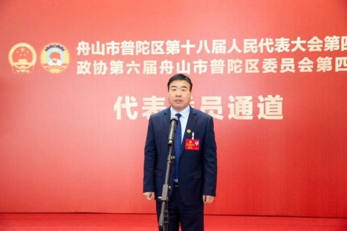 委员通道首次亮相！普陀大剧院内，5位政协委员如何直面镜头传递民心民意？  第4张
