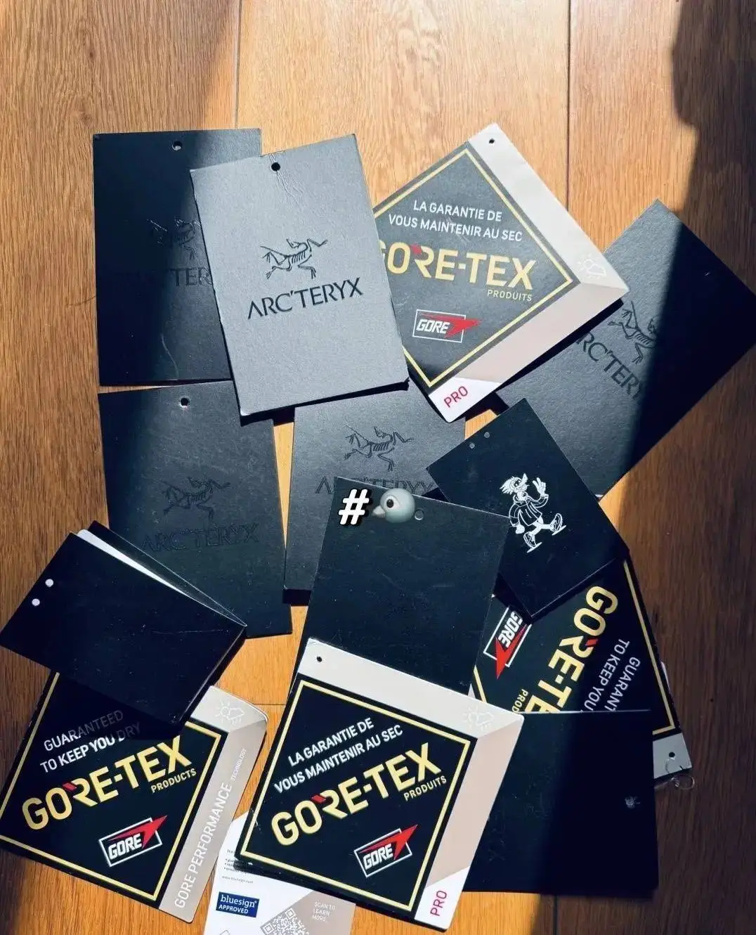 始祖鸟吊牌竟成理财产品？二手市场惊现300元天价，背后产业链曝光