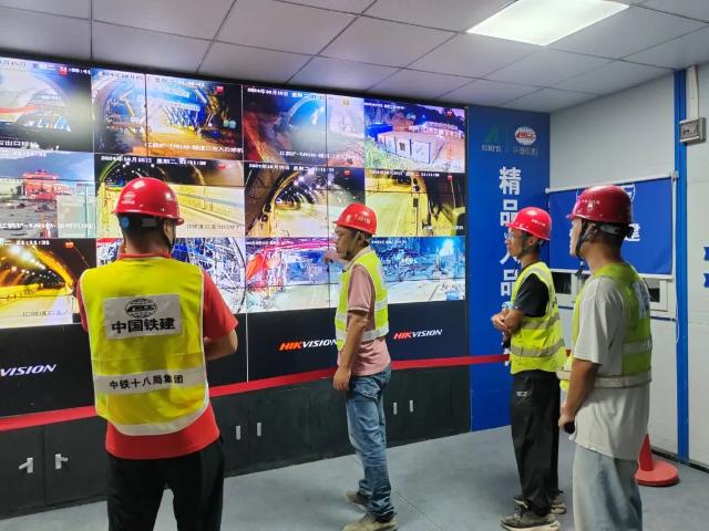 全国跨度最大的小净距隧道贯通！江鹤高速公路改扩建项目取得重大突破，你知道吗？  第3张