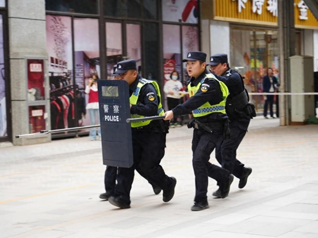 周至县突发暴力事件演练：最小应急单元如何迅速响应并协同作战？