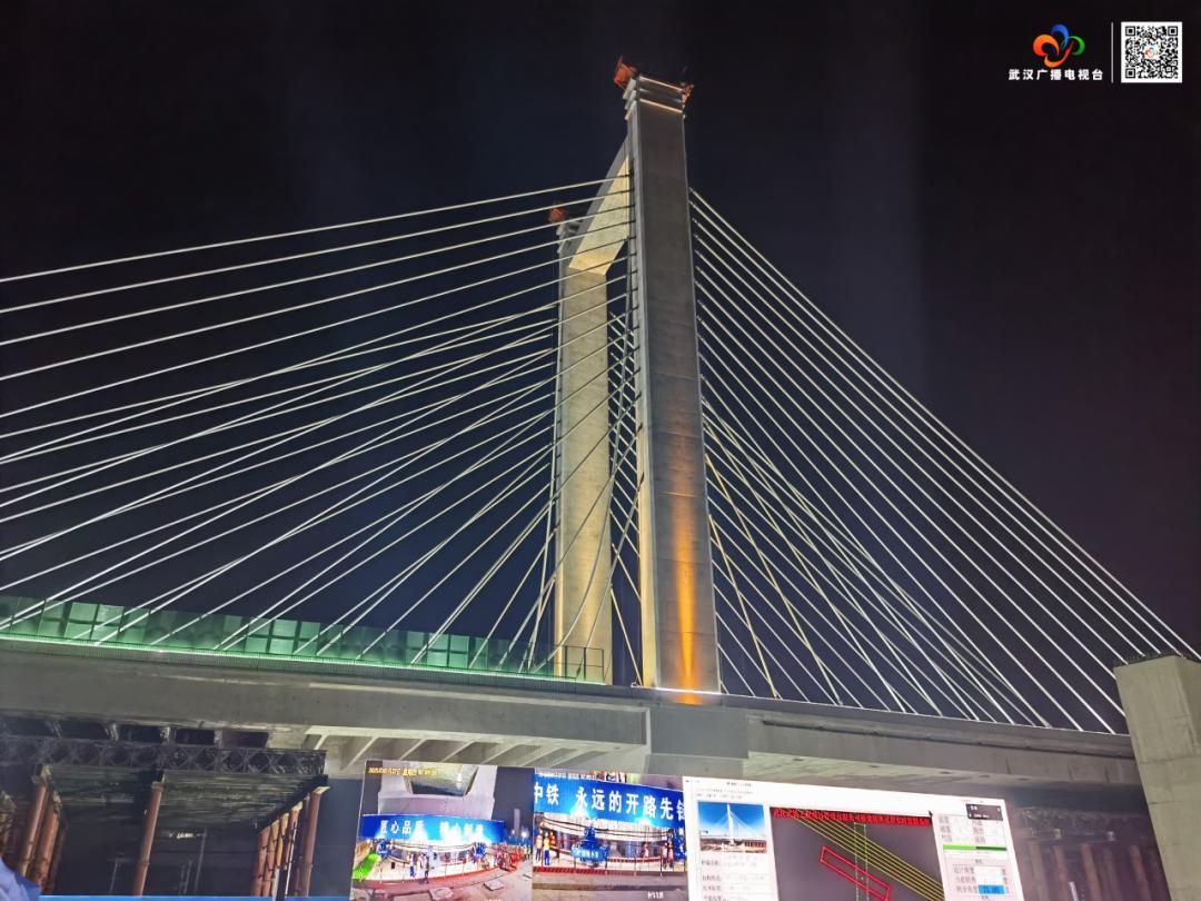 武汉这座桥竟在深夜完成77.3度华丽转身！京港澳高速通车在即，你期待吗？  第2张