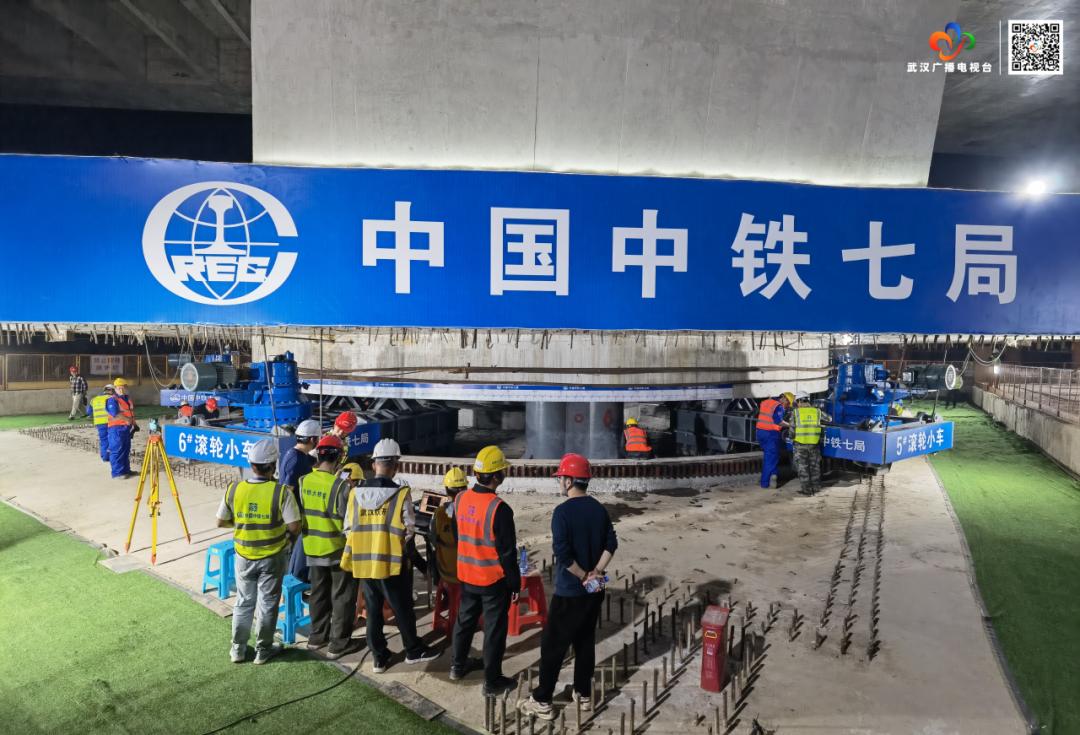 武汉这座桥竟在深夜完成77.3度华丽转身！京港澳高速通车在即，你期待吗？  第3张