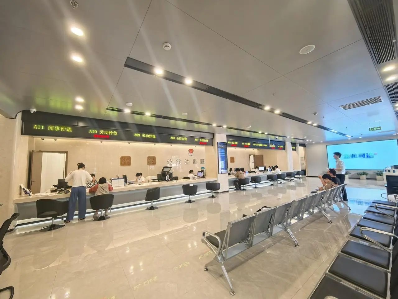 杭州余杭区综治中心如何高效解决3万群众诉求？揭秘基层治理新篇章  第2张