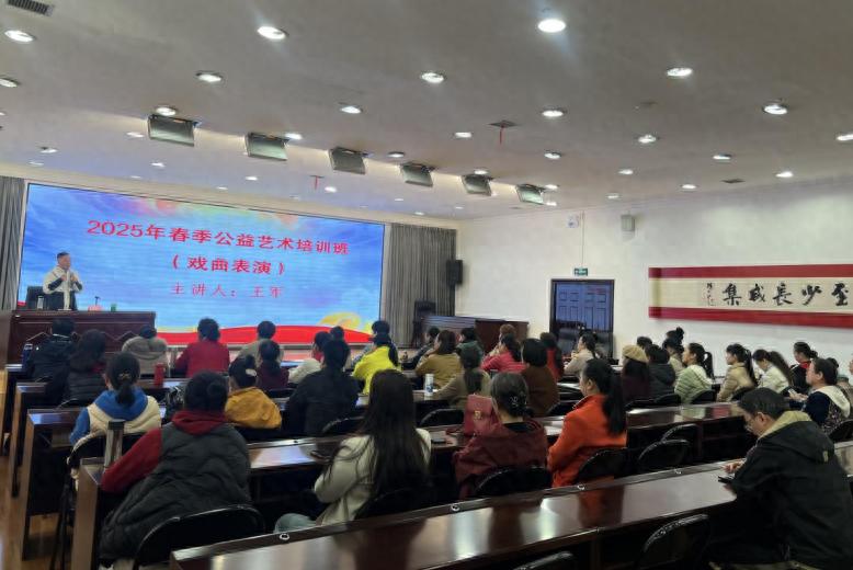 十堰市春季公益艺术培训班圆满结业，300余名学员收获满满！你还在等什么？