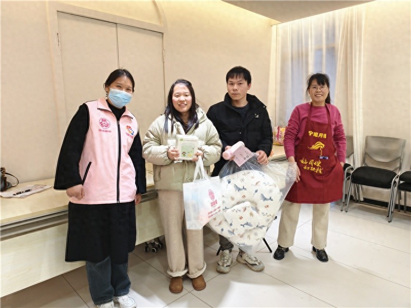 新手爸妈必看！30秒学会婴儿包裹，月嫂见面会揭秘育儿秘籍