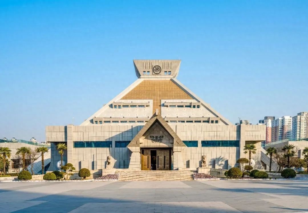 2025五一假期必看！河南博物院、科技馆开放时间大调整，你准备好了吗？  第1张