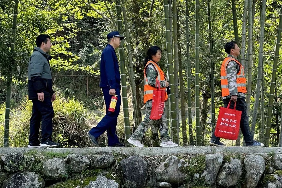 湖南消防创新推出移动课堂，竟让市民纷纷拍照合影！这是什么神奇操作？  第3张