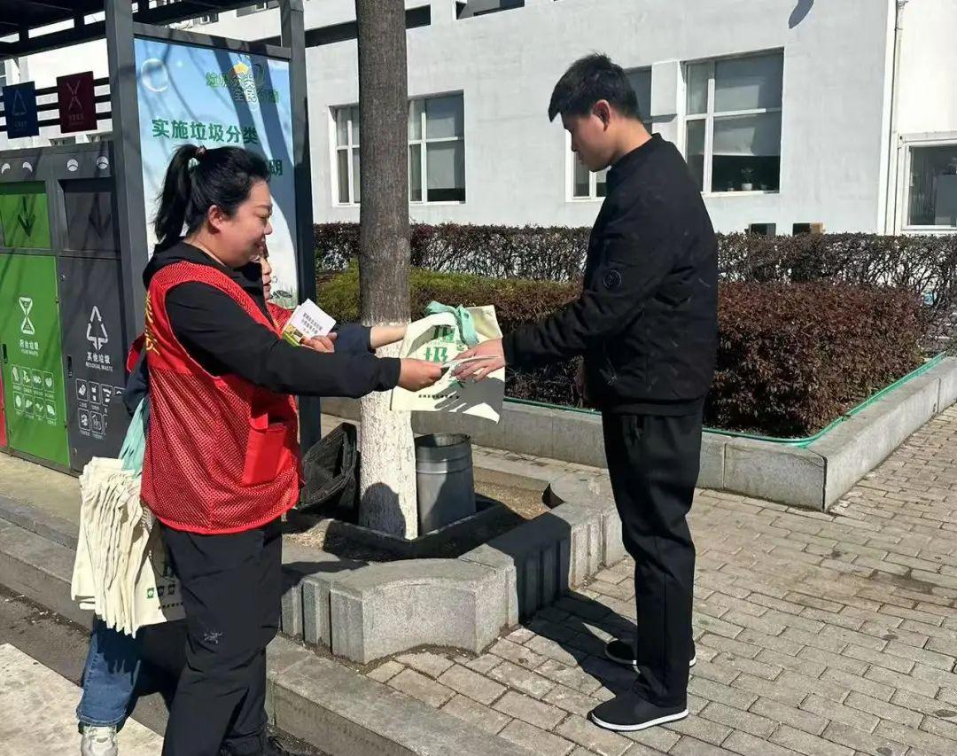 盘锦高新区志愿者齐出动，垃圾分类宣传为何引发全民关注？  第2张