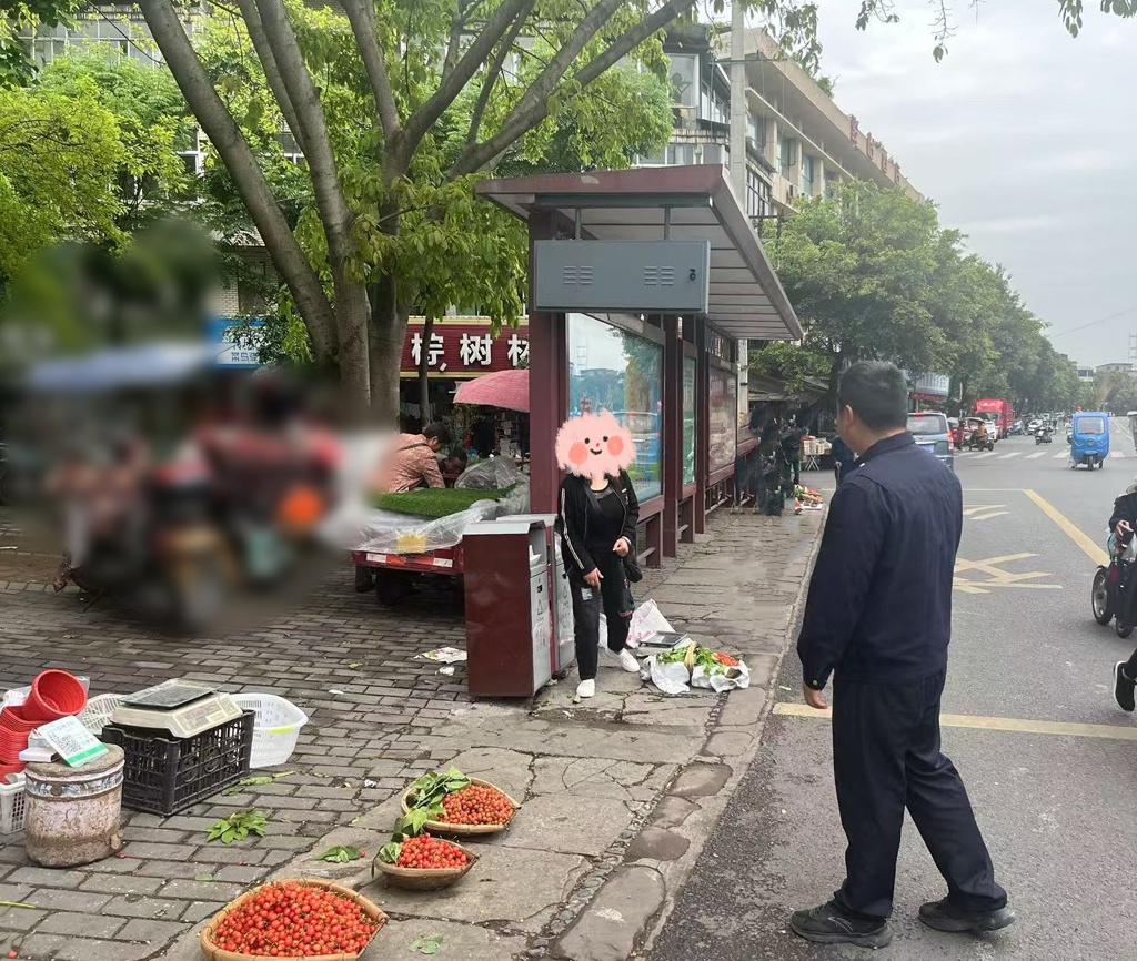 峨眉山市暖心服务！临时水果市场让果农市民双赢，你感受到了吗？  第2张