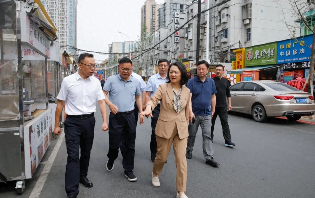 区委书记郭方芳现场办公！老旧小区改造如何满足群众对美好生活的向往？
