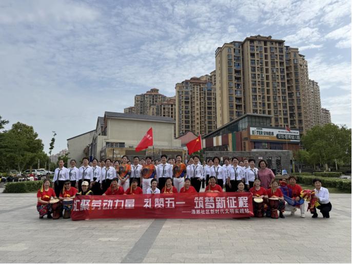 55岁长辈惊艳演出！退休不是终点，他们的光芒为何如此耀眼？  第3张