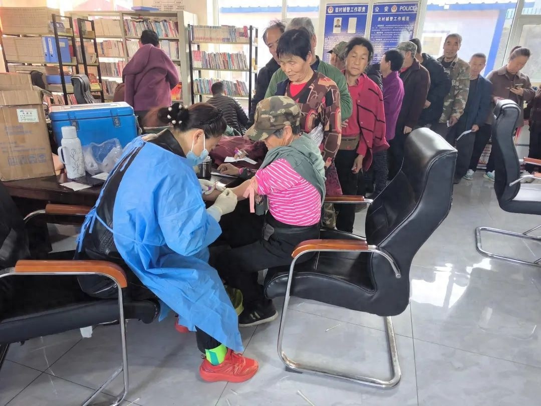 家庭医生签约服务竟让多年高血压患者重获安心！你还在为慢性病烦恼吗？