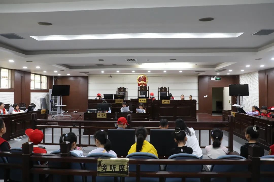 小记者变身小法官！这场司法研学之旅如何点燃孩子们的法治梦想？  第5张