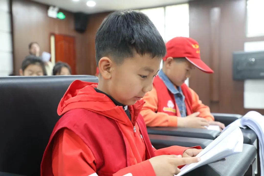 小记者变身小法官！这场司法研学之旅如何点燃孩子们的法治梦想？  第8张