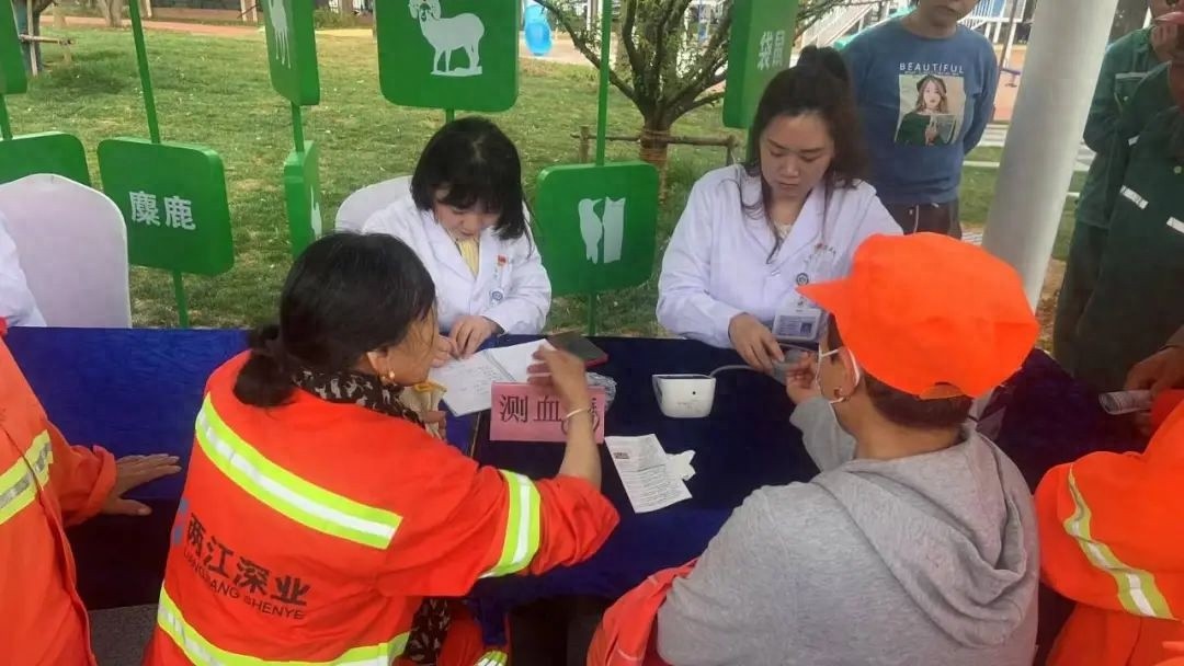 城市户外工作者获义诊！血糖偏高该咋整？你知道吗？