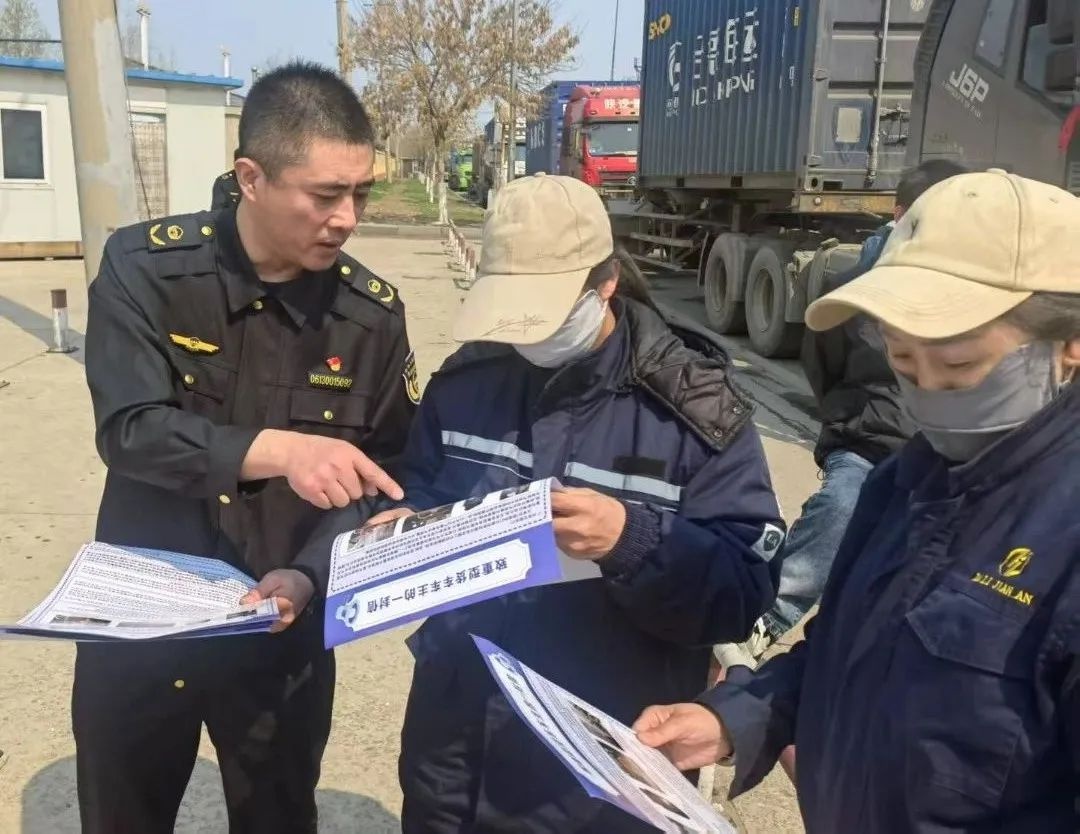 市执法队创新模式开展重型柴油货车尾气排放帮扶检查？重点查这些  第2张
