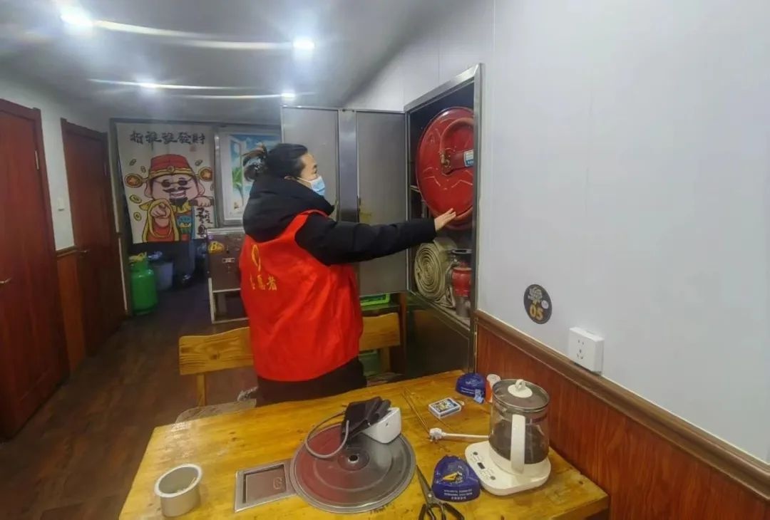 万家灯火背后，谁在默默守护我们的平安喜乐？揭秘网格员的坚守与付出  第2张