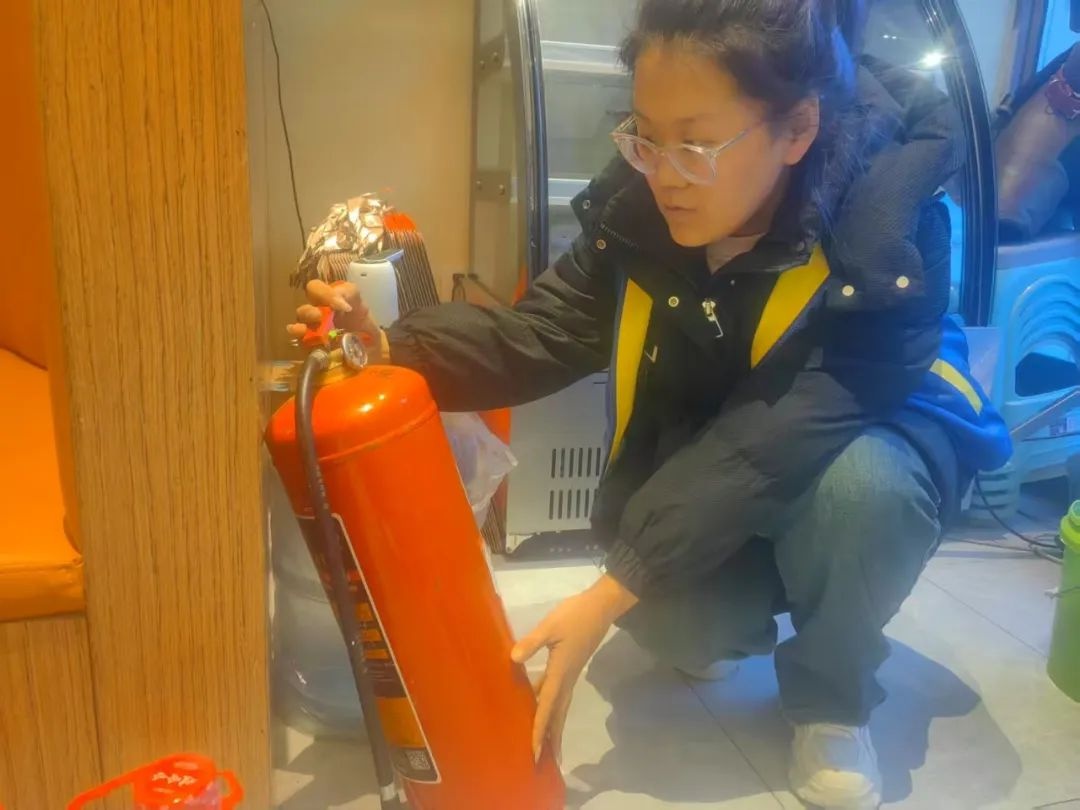 万家灯火背后，谁在默默守护我们的平安喜乐？揭秘网格员的坚守与付出  第4张
