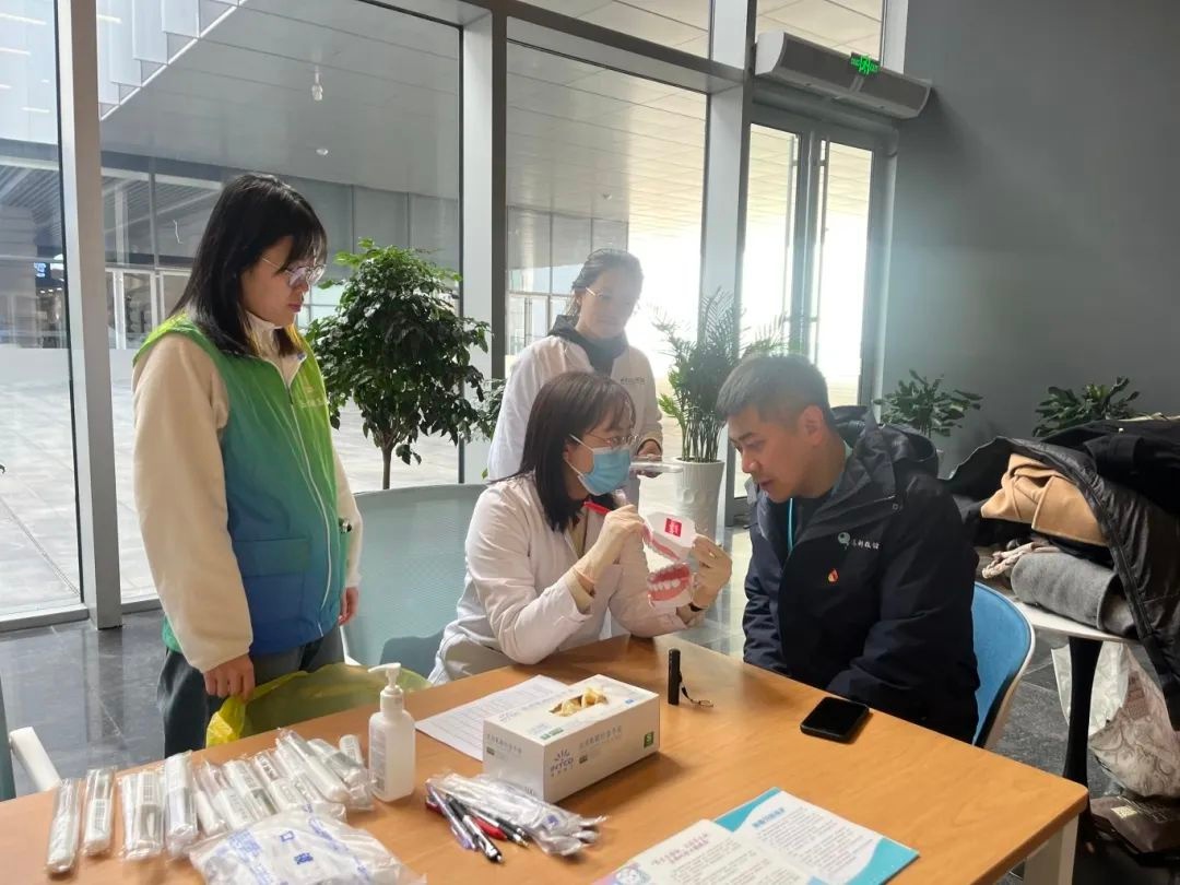 1月23日青岛口腔医院进科技馆送健康年礼，这口腔守护服务不香吗？  第6张