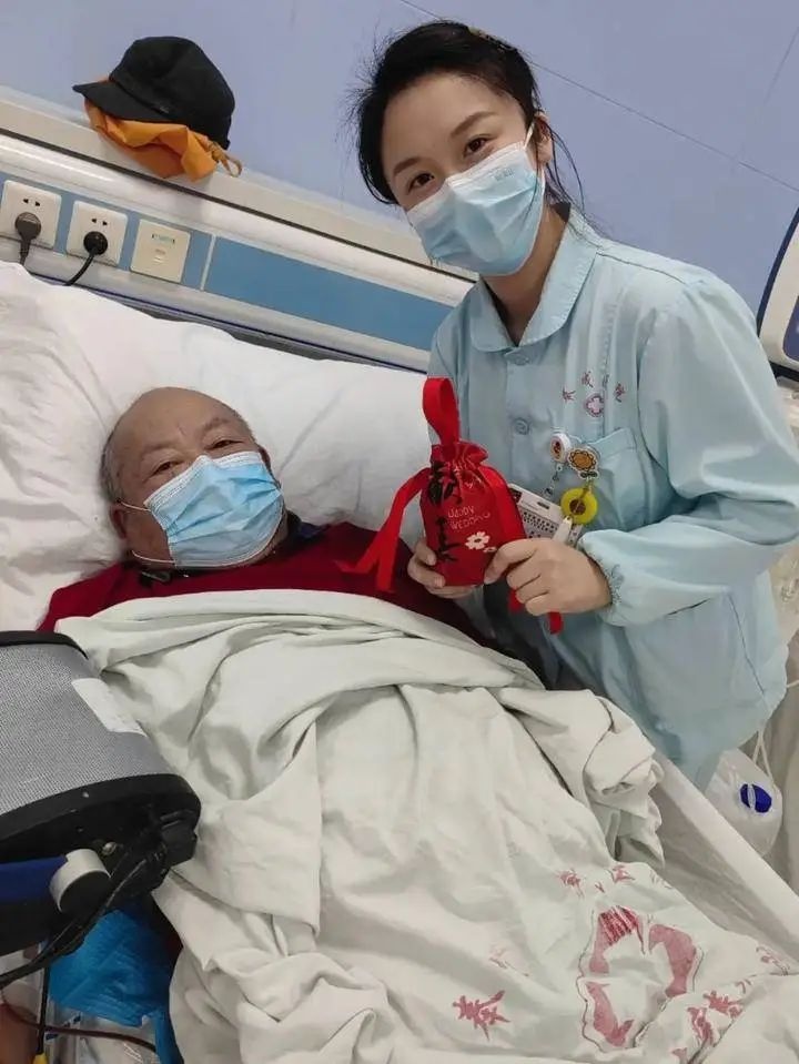 寒冬里的温暖奇迹！奉城医院血透中心如何用小小礼物传递大爱？  第6张