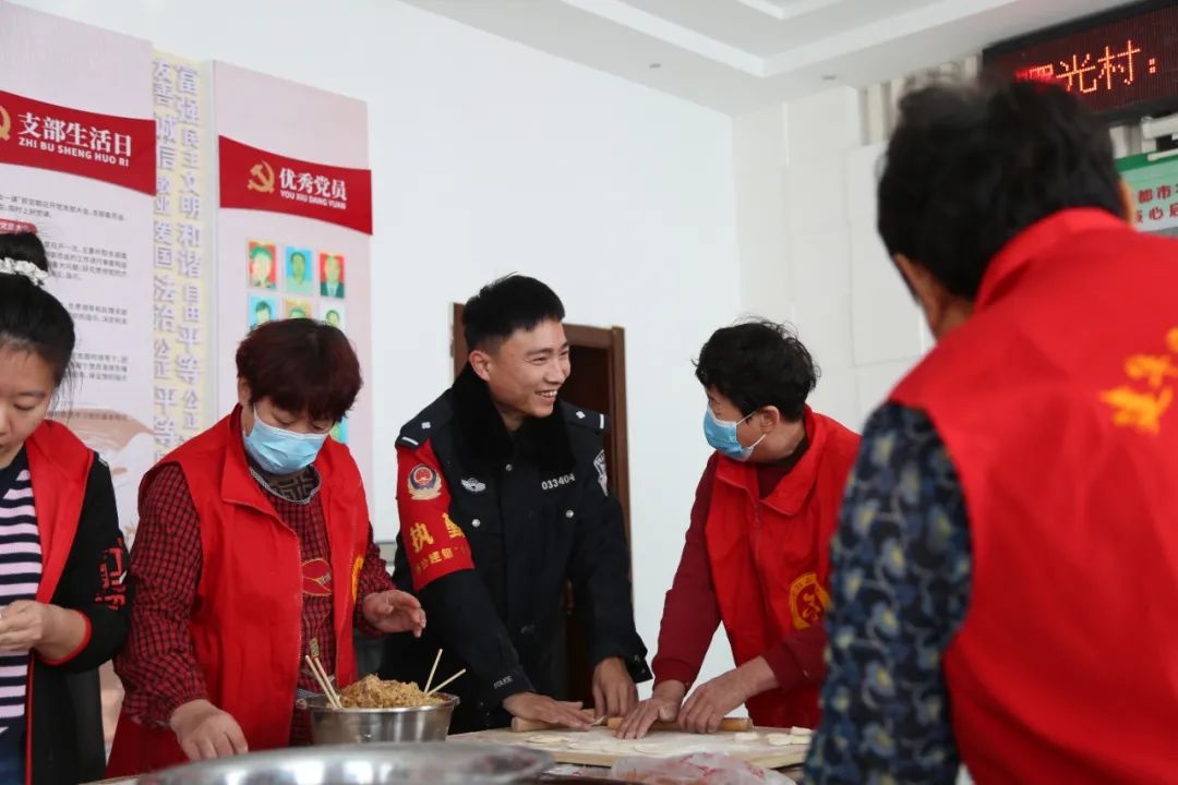 鹤城公安的年味：热气腾腾的饺子背后，藏着怎样的温暖故事？  第2张