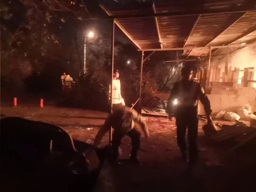 突发！广昆高速隧道口山坡大火，民警如何化险为夷？  第3张