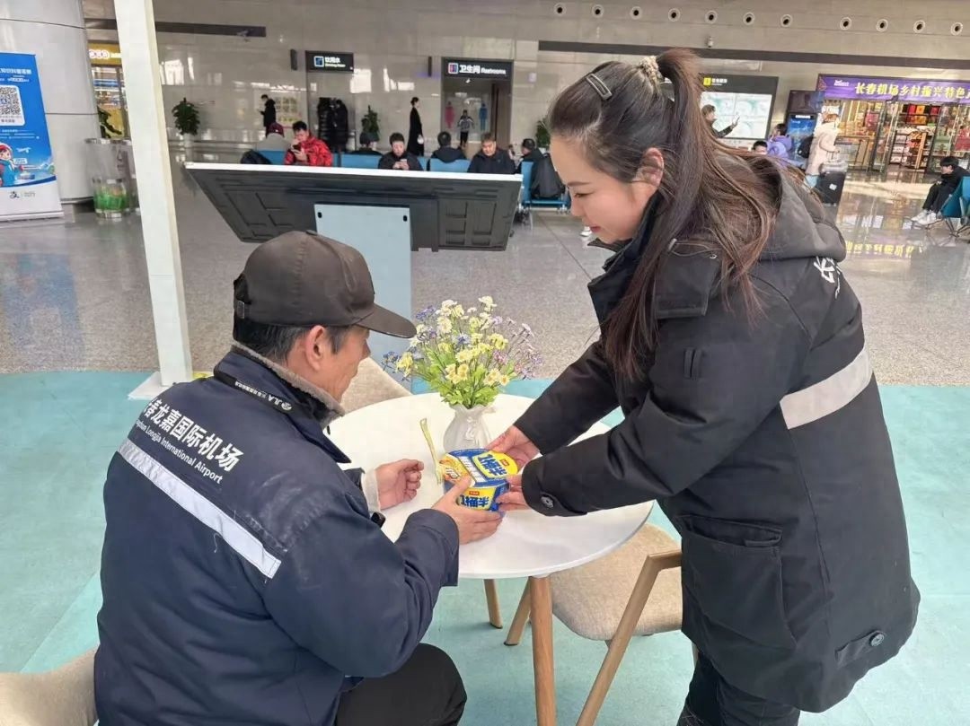 吉林市至龙嘉机场的城际公交开通后，调度员的工作有多忙?跟随她体验超繁重琐碎一天!  第1张