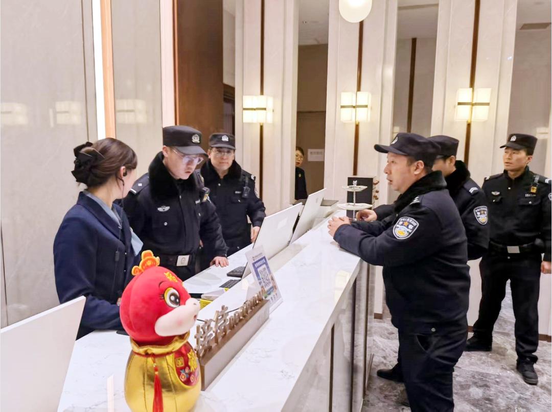 新春佳节警色浓，坚守岗位守护不打烊？致敬白银公安民辅警的平凡坚守!  第5张
