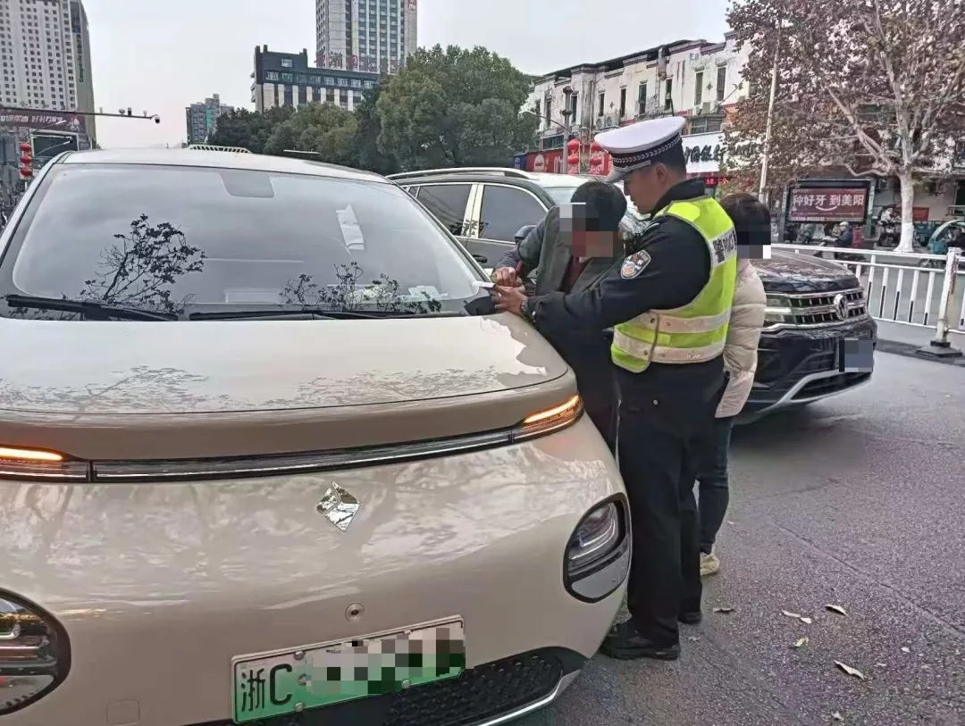 春运安全大揭秘：石狮埠中队如何精准打击超员违法行为？  第2张