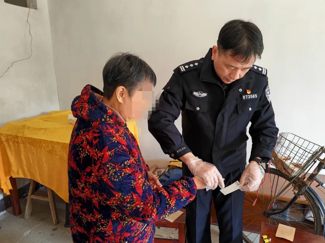 48年寻亲路终见曙光！黄晓欣除夕前与失散父母团聚，背后故事令人泪目  第3张