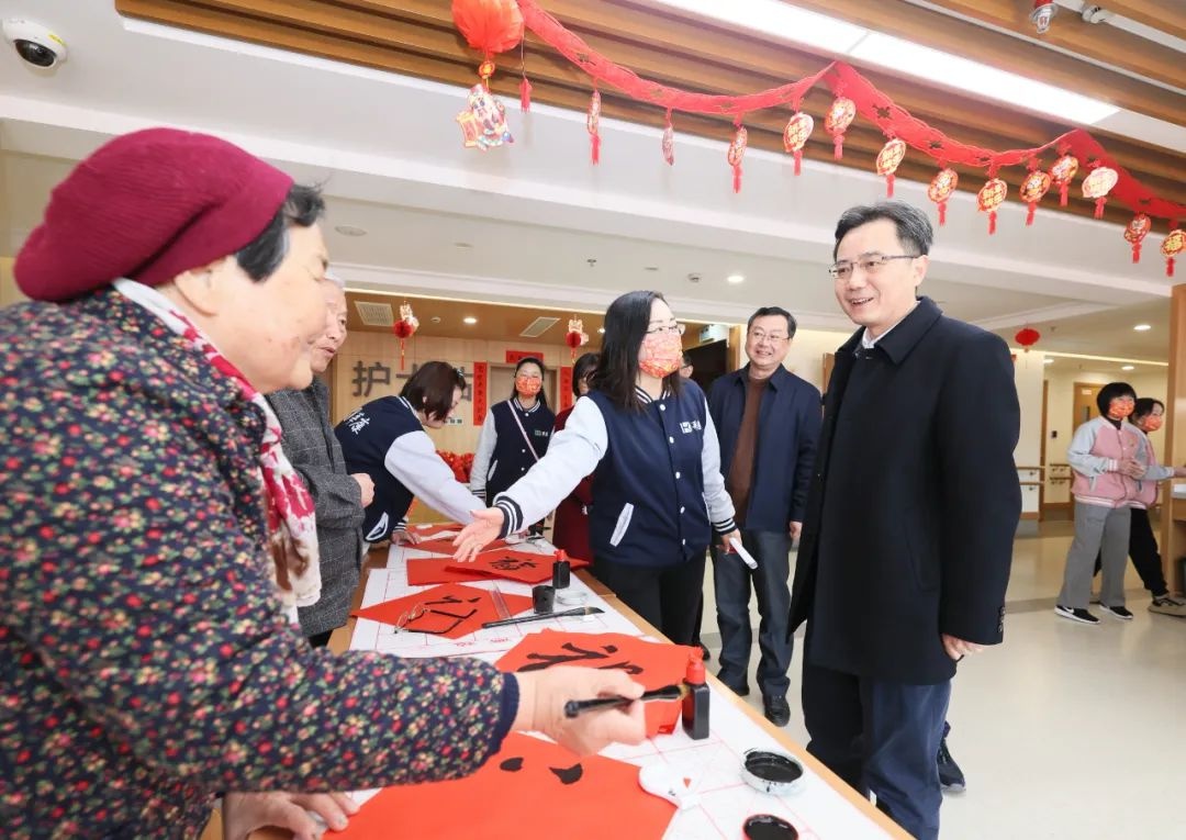 区委书记王华杰春节慰问一线工作人员，他们的辛勤付出如何换来市民的幸福指数？  第2张