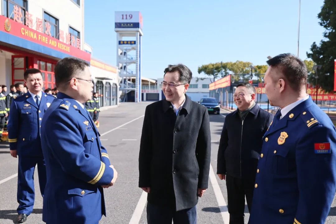 区委书记王华杰春节慰问一线工作人员，他们的辛勤付出如何换来市民的幸福指数？  第3张