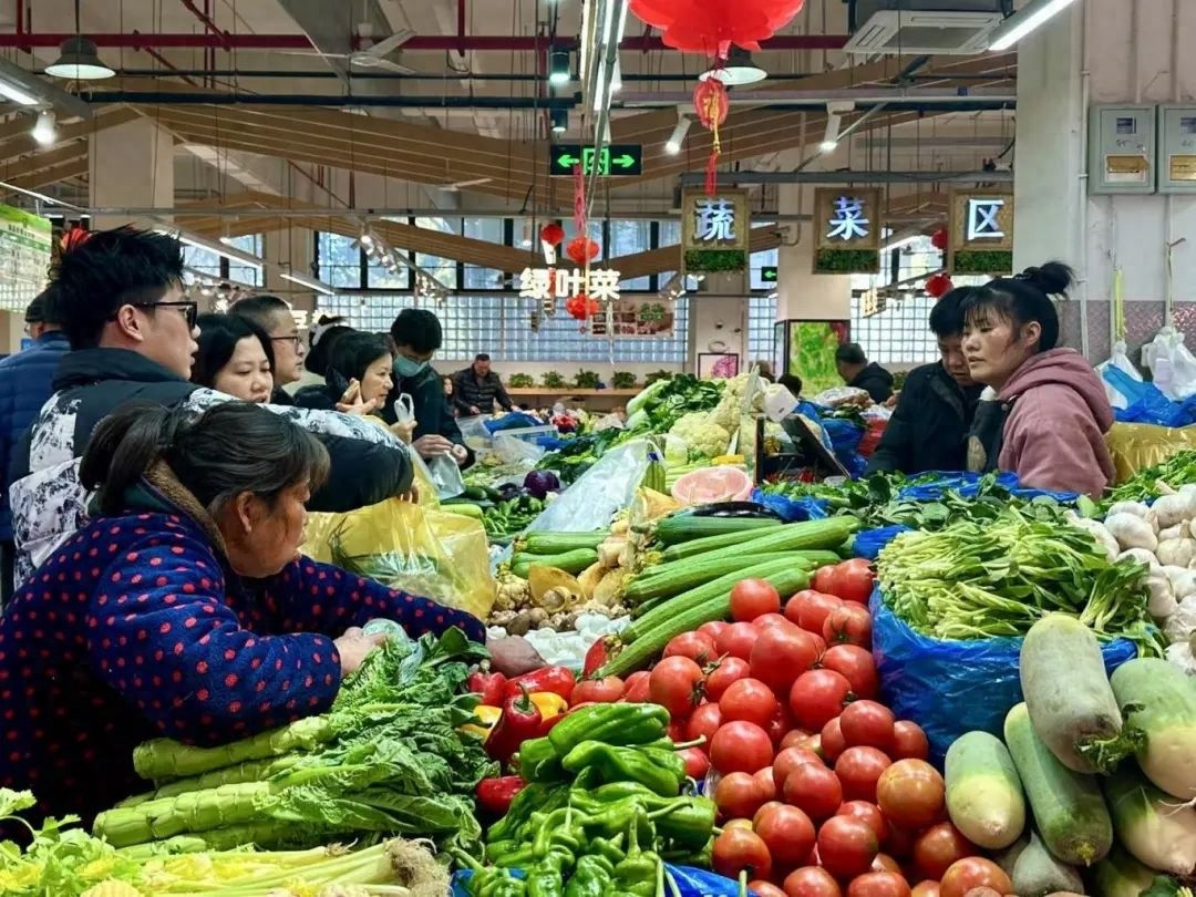 年夜饭食材大战！松江农贸市场为何一大早就人山人海？