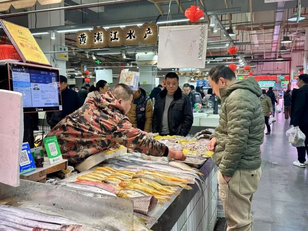 年夜饭食材大战！松江农贸市场为何一大早就人山人海？  第3张