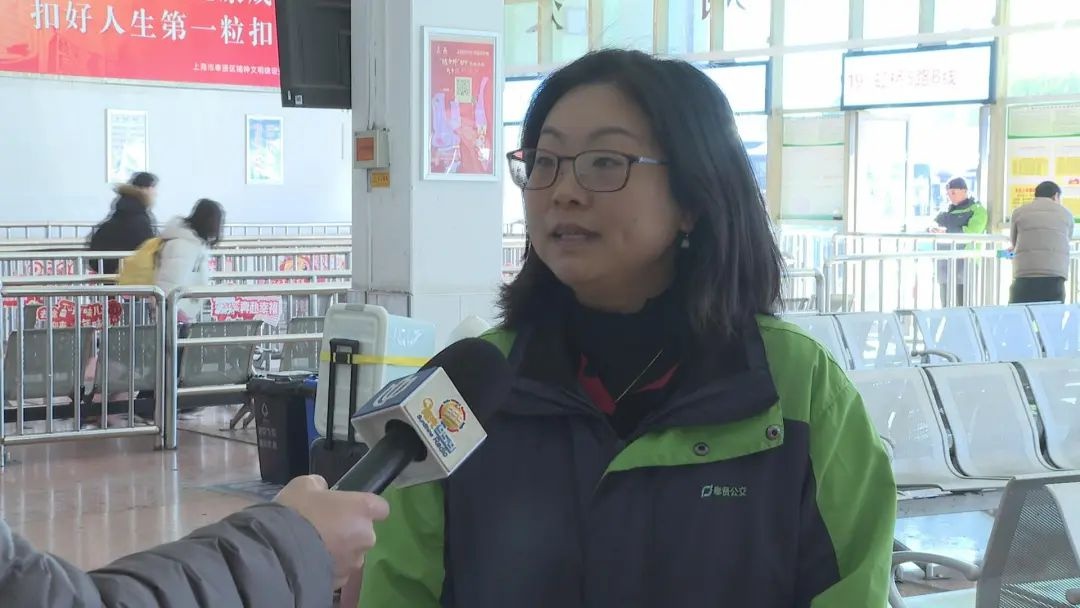 除夕回家路，为何公交车依然人潮涌动？揭秘市民的春运选择  第6张