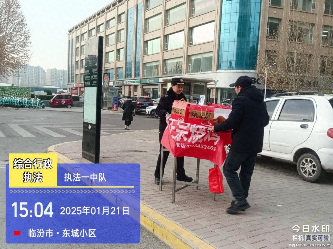 春节临近，商户占道经营成风！市容市貌谁来守护？  第1张