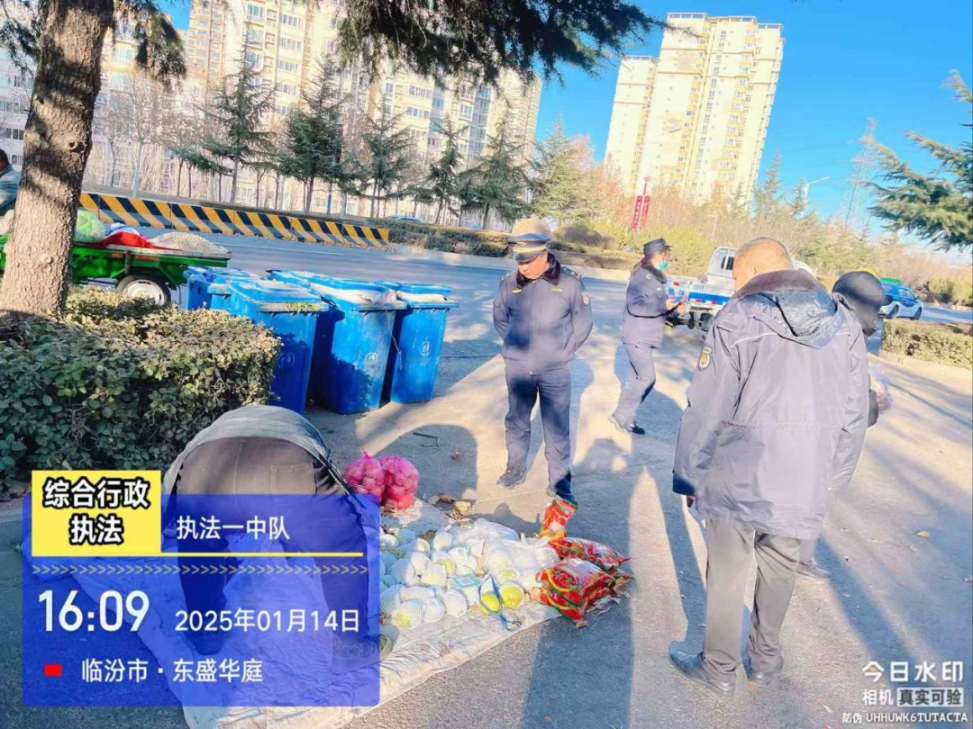 春节临近，商户占道经营成风！市容市貌谁来守护？  第2张